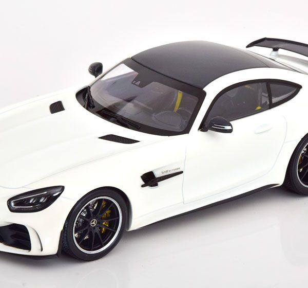 Mercedes-Benz AMG-GTR 2021 Wit Metallic 1-18 Minichamps Limited 342 Pieces