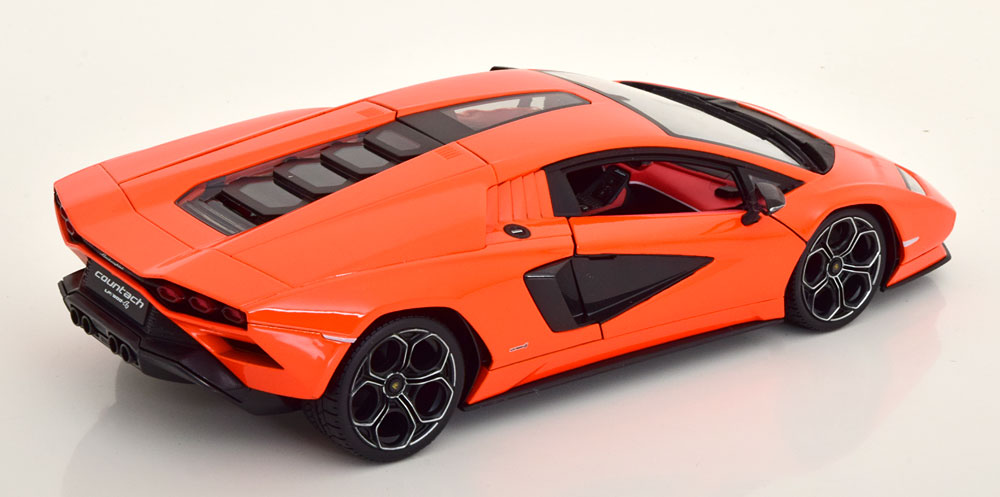 Lamborghini Countach LPI 800-4 2022 Oranje 1-18 Maisto