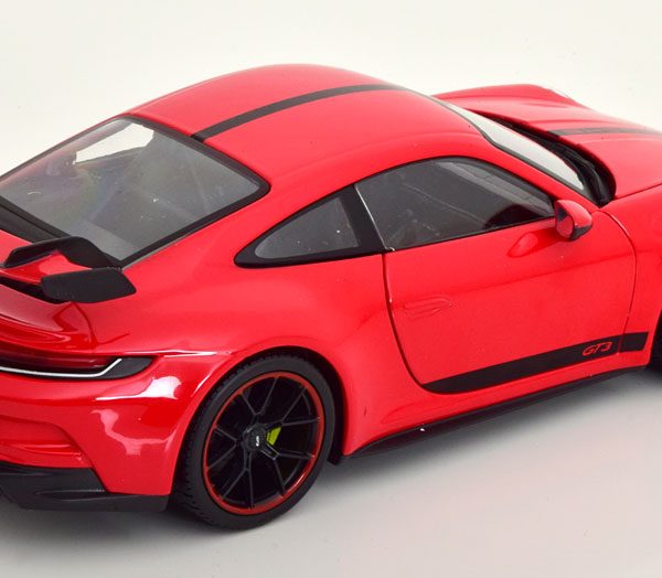 Porsche 911 (992) GT3 2022 Rood / Zwart 1-18 Maisto