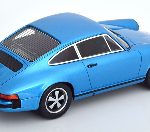 Porsche 911 Coupe Blauw Metallic 1-18 Schuco Pro.R18 (Resin)