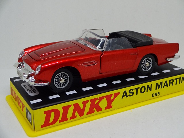 Aston Martin DB5 (110) Cabriolet 1960 Rood Metallic 1-43 Dinky Toys (Atlas)