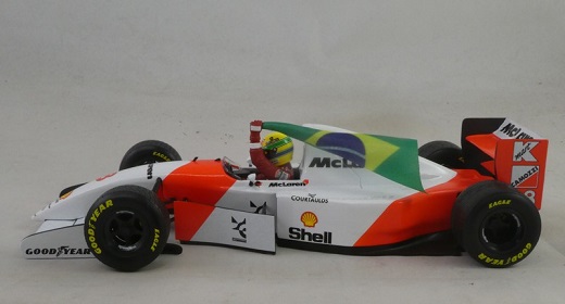 McLaren Ford MP4/8 Ayrton Senna Winner European GP 1993 "With Flag" 1-18 Minichamps 804 Pieces