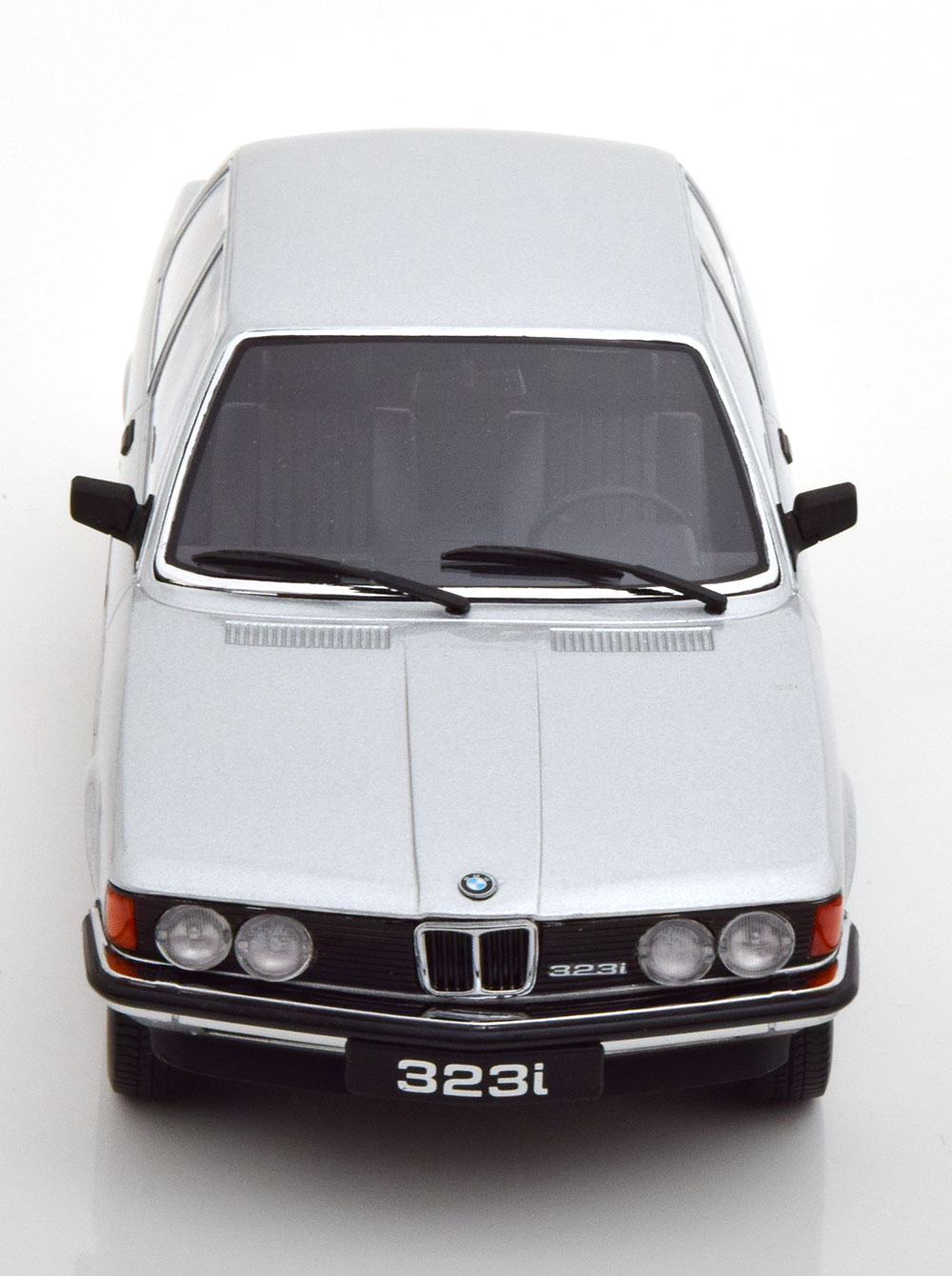 BMW 323i (E21) 1978 Zilver 1-18 KK-Scale (Metaal)