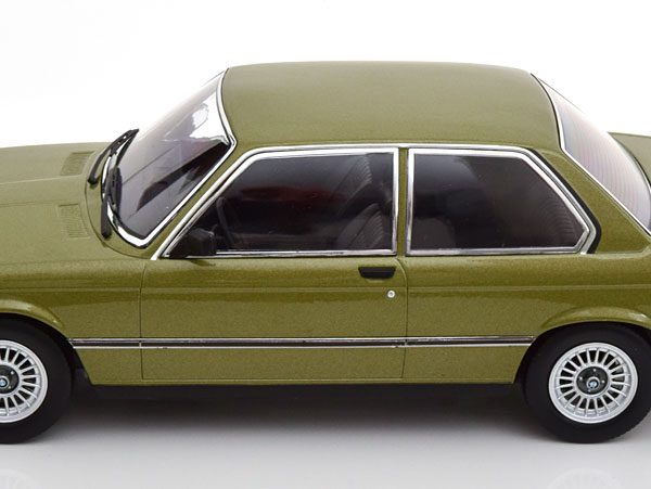 BMW 323i (E21) 1978 Groen Metallic 1-18 KK-Scale (Metaal)