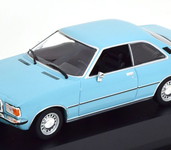 Opel Rekord D Coupe 1975 Lichtblauw 1-43 Maxichamps