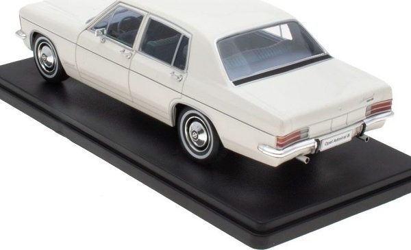 Opel Admiral B 1969 Wit 1-24 Altaya Opel 1-24 Collection