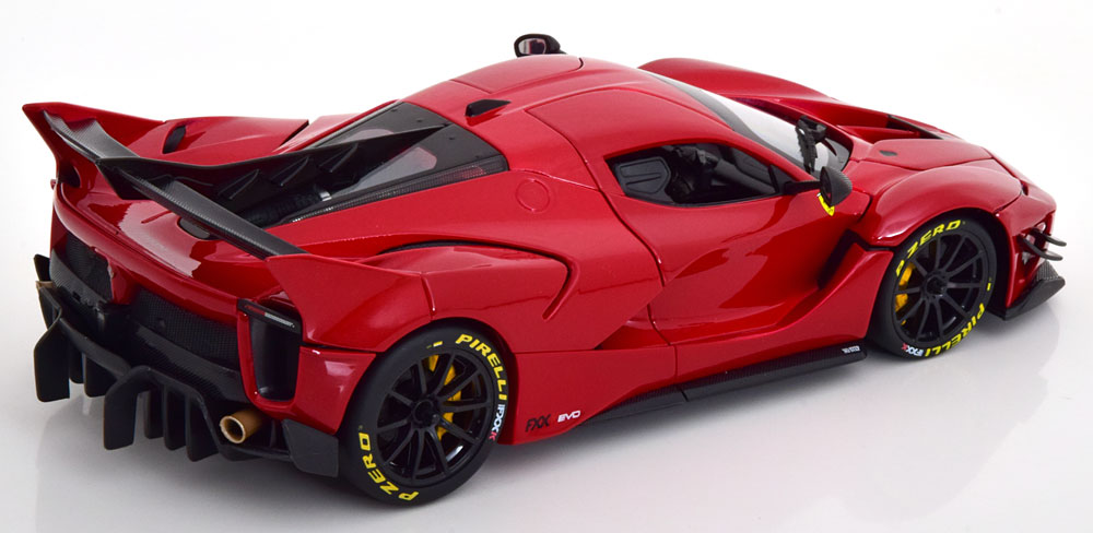 Ferrari FXX-K Evo Hybrid 6.3 V12 2018 Rood Metallic 1-18 Burago Limited 3000 Pieces