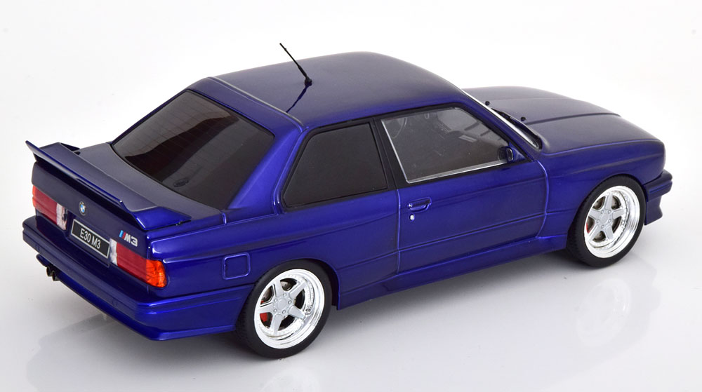 BMW M3 (E30) 1989 Donkerblauw Metallic 1-18 Ixo Models