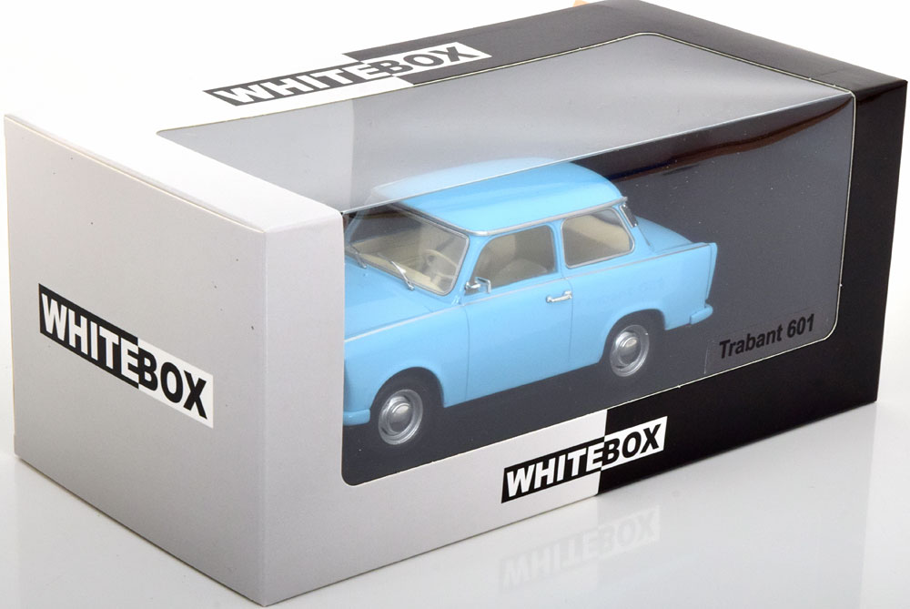 Trabant 601 Limousine Lichtblauw 1-24 Whitebox