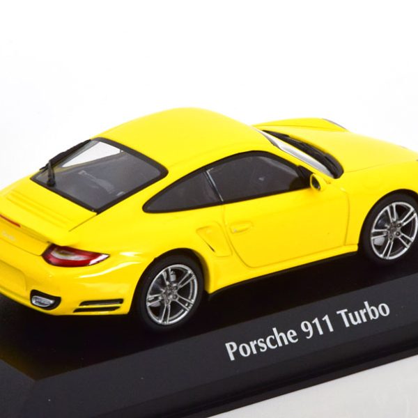 Porsche 911 (997) Turbo Coupe 2009 Geel 1-43 Maxichamps