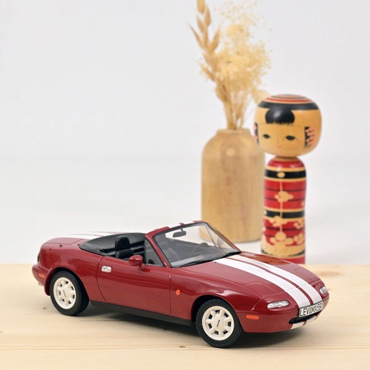 Mazda MX-5 1989 Red with White Stripes 1-18 Norev Limited 200 Pieces
