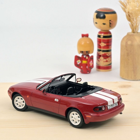 Mazda MX-5 1989 Red with White Stripes 1-18 Norev Limited 200 Pieces