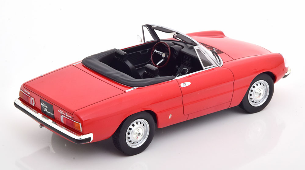 Alfa Romeo 2000 Spider met afneembare Softtop 1978 Rood 1-18 Norev