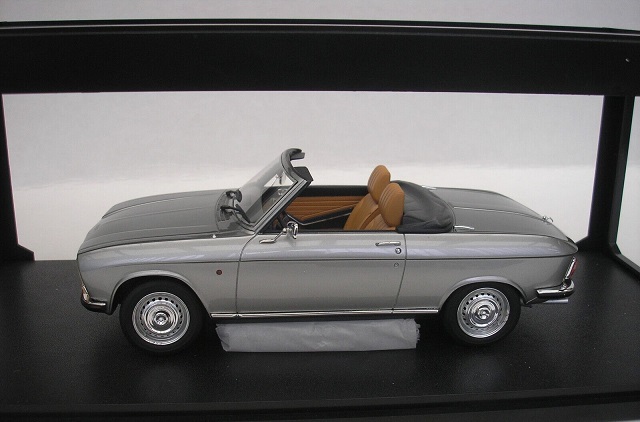 Peugeot 304 Cabriolet 1973 Zilver Metallic 1-18 Cult Scale Models (Resin)