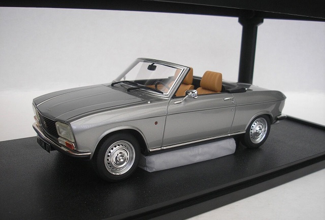 Peugeot 304 Cabriolet 1973 Zilver Metallic 1-18 Cult Scale Models (Resin)