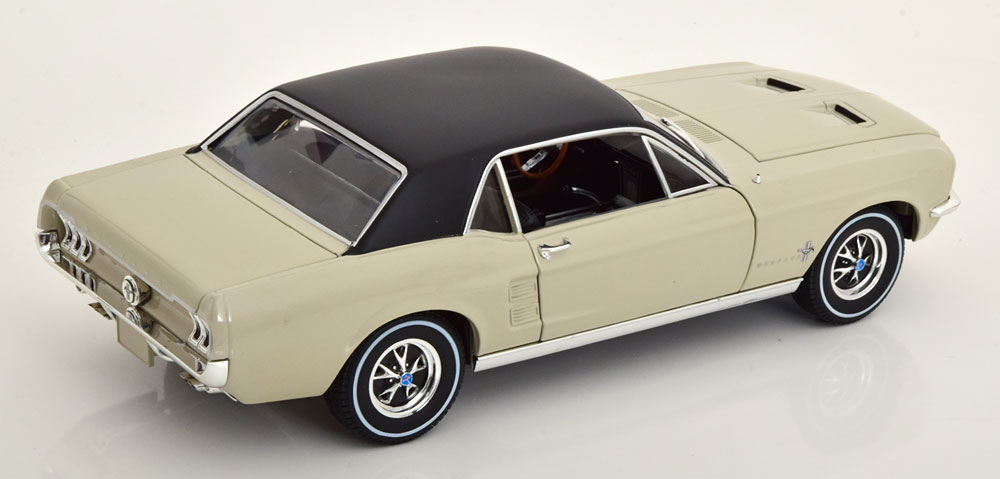 Ford Mustang Coupe 1967 "The She Country Mustang" Grijs / Matzwart 1-18 Greenlight Collectibles