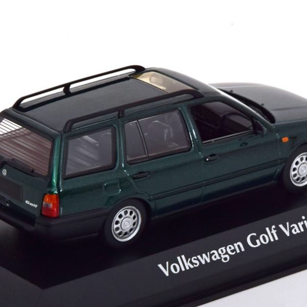 Volkswagen Golf III Variant 1997 Donkergroen Metallic 1:43 Maxichamps