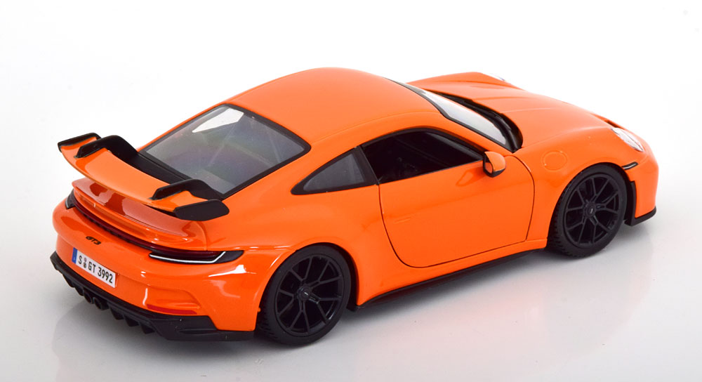 Porsche 911 (992) GT3 2022 Oranje 1-24 Burago