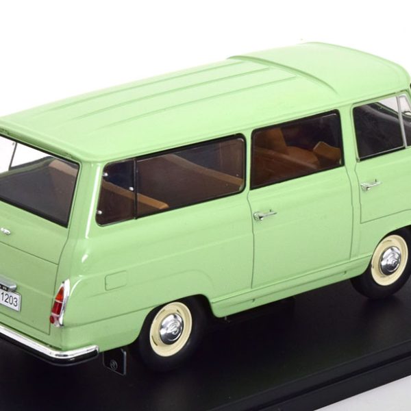 Skoda 1203 Bus 1968 Lichtgroen 1-24 Whitebox