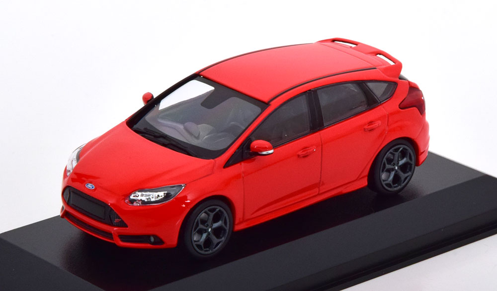 Ford Focus ST 2011 Rood 1-43 Maxichamps