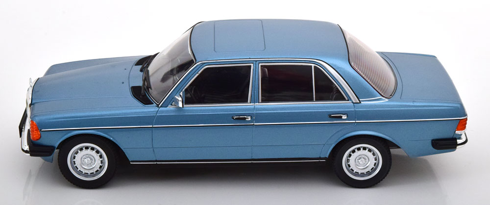 Mercedes-Benz 230E (W123) Limousine 1975 Blauw Metallic 1-18 KK-Scale (Metaal)