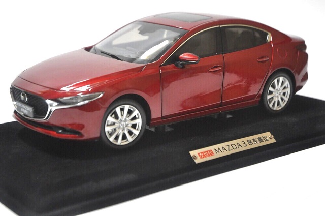 Mazda 3 Limousine 2022 Rood Metallic 1-18 Paudi Models