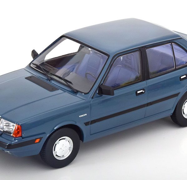 Volvo 360 1987 Blauw / Grijs 1-18 Triple 9 Collection