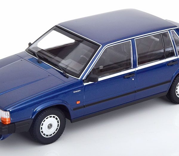 Volvo 740 GL Limousine 1986 Donkerblauw Metallic 1-18 Minichamps Limited 804 Pieces