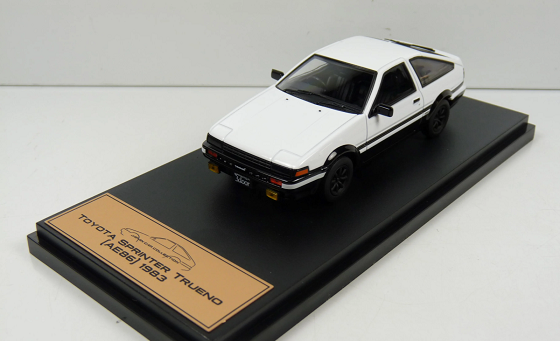 Toyota Sprinter Trueno (AE86) 1983 Wit / Zwart 1-43 Altaya Premium Japans Collection