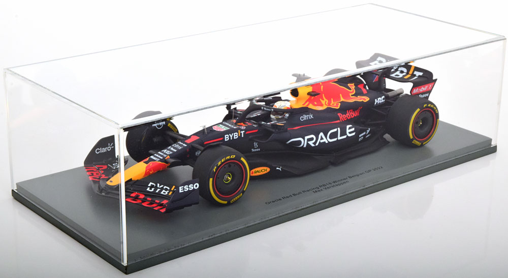 Oracle Red Bull Racing RB18 Winner Belgian GP 2022 World Champion Max Verstappen 1-18 Spark ( Inkl.Vitrine) Resin