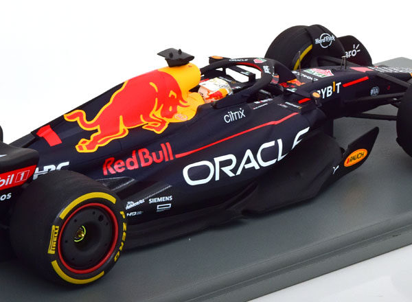 Oracle Red Bull Racing RB18 Winner Belgian GP 2022 World Champion Max Verstappen 1-18 Spark ( Inkl.Vitrine) Resin