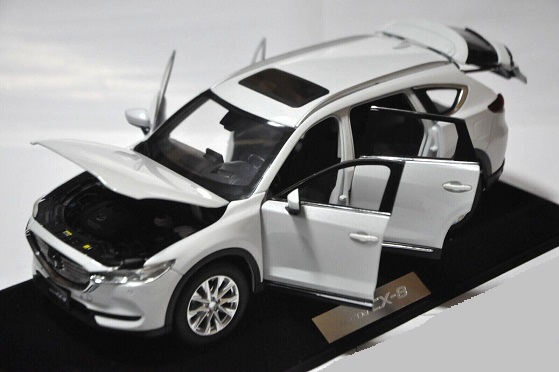 Mazda CX-8 2019 (Inkl Vitrine) Wit 1:18 Paudi Models