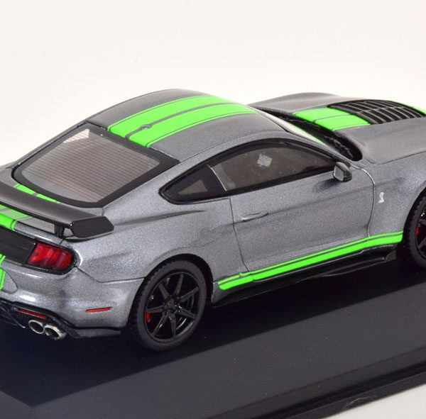 Shelby Mustang GT 500 "Fast Track" Grijs Metallic / Groen 1-43 Solido