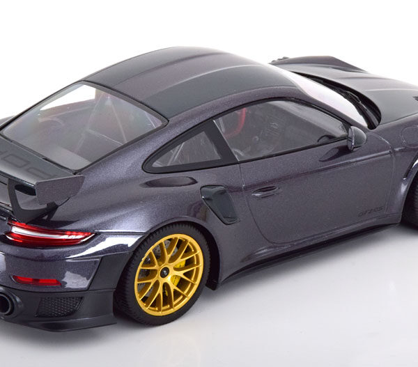 Porsche 911 (991/2) GT2 RS 2018 "Weissach Package" Purple Metallic with Golden Magnesium Wheels 1-18 Minichamps Limited 300 Pieces