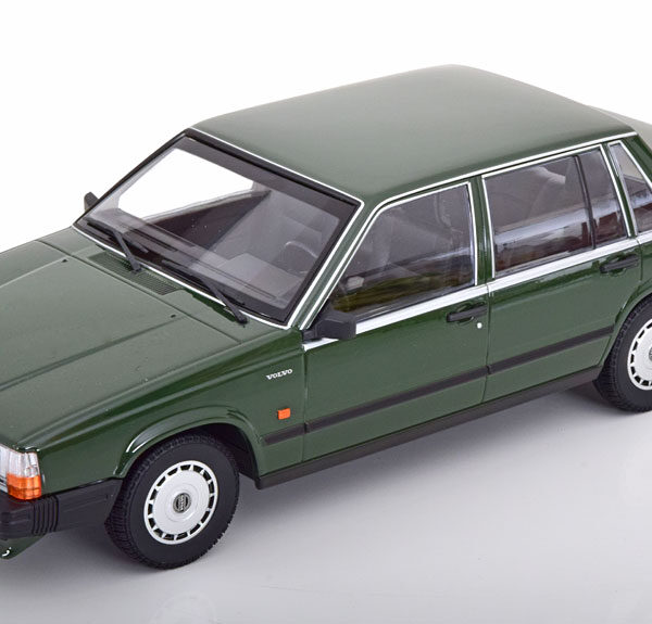 Volvo 740 GL Limousine 1986 Groen 1-18 Minichamps Limited 504 Pieces