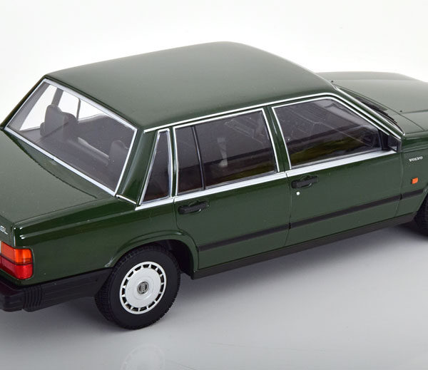 Volvo 740 GL Limousine 1986 Groen 1-18 Minichamps Limited 504 Pieces