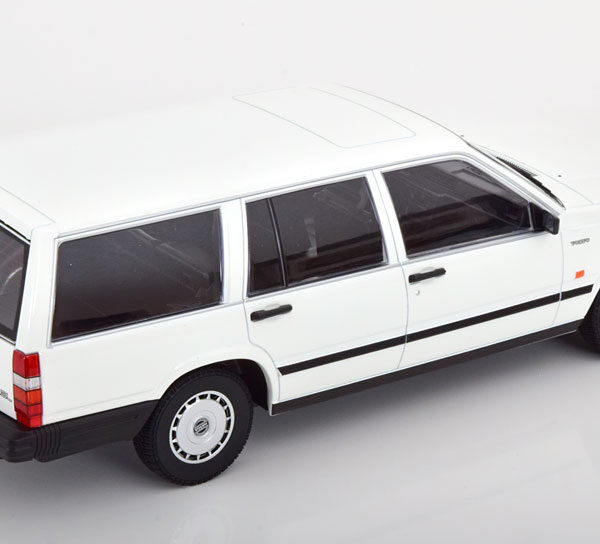 Volvo 740 GL Break 1986 Wit 1-18 Minichamps Limited 650 Pieces