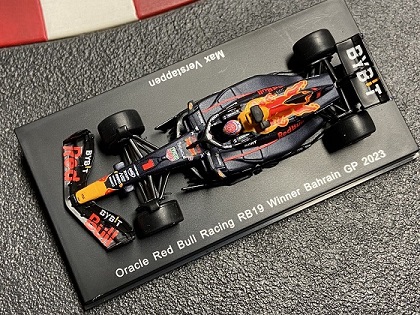 Oracle Red Bull Racing RB19 #1 Max Verstappen Winner Bahrain GP 2023 1-64 Spark