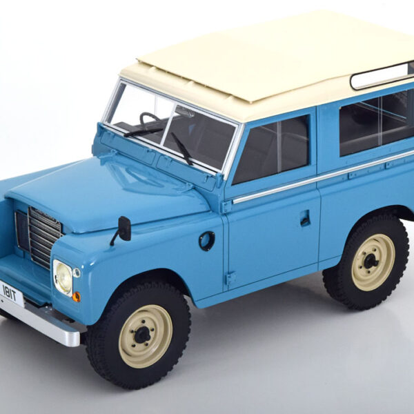 Land Rover 88 Serie III 1978 Marine Blauw 1-18 Cult Scale Models (Resin)