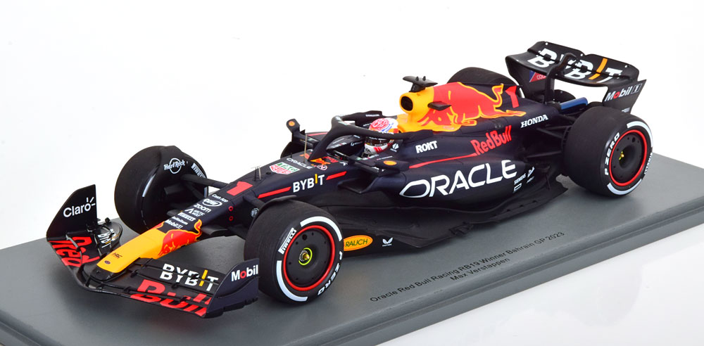 Oracle Red Bull Racing RB19 Winner GP Bahrain 2023 World Champion 2023 Max Verstappen 1-18 Spark Inkl.Vitrine (Resin)