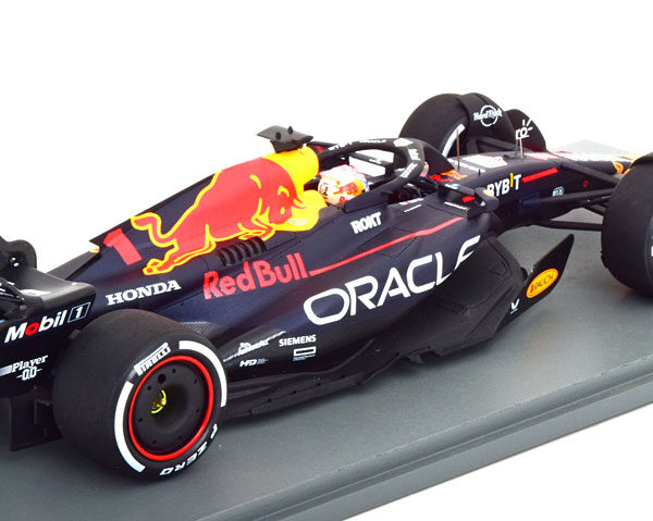 Oracle Red Bull Racing RB19 Winner GP Bahrain 2023 World Champion 2023 Max Verstappen 1-18 Spark Inkl.Vitrine (Resin)