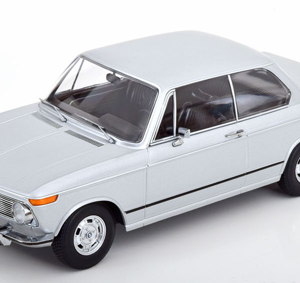 BMW 2002 ti 1971 (1.Serie) Zilver 1-18 KK-Scale (Metaal)