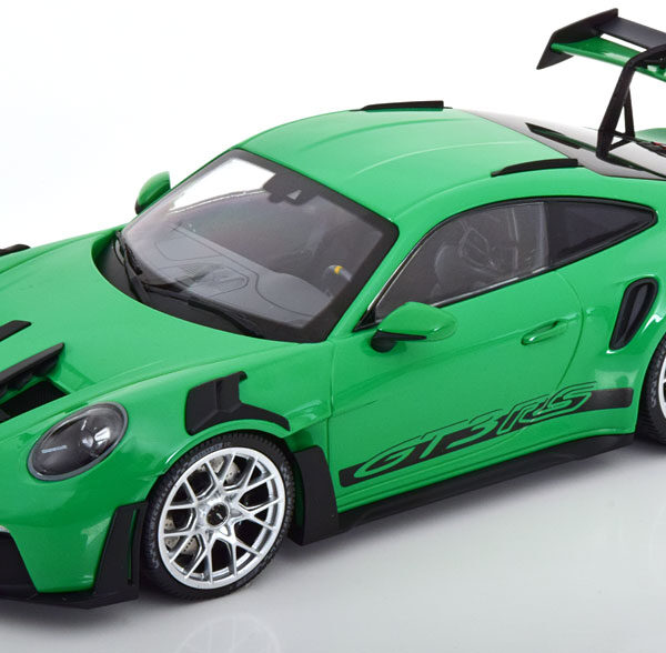 Porsche 911 (992) GT3 RS 2023 ( Zilvere velgen ) Groen / Zwart 1-18 Minichamps Limited 300 Pieces