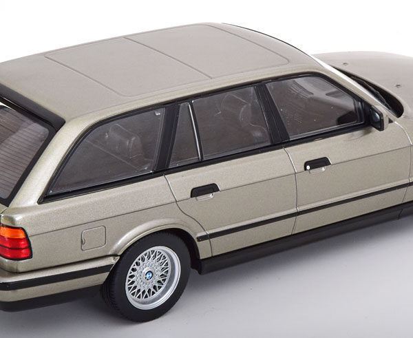 BMW 5er Serie (E34) Touring 1991 Grijs Metallic 1-18 MCG Models