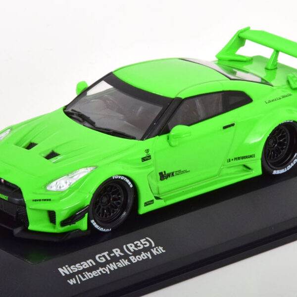 Nissan GT-R (R35) 2020 "Liberty Walk Body Kit" Groen 1-43 Solido