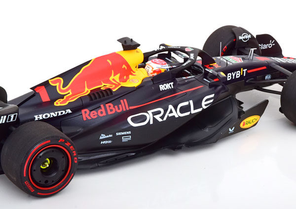 Oracle Red Bull Racing RB19 Winner Bahrain GP 2023 World Champion Max Verstappen 1-18 Minichamps Limited 720 Pieces