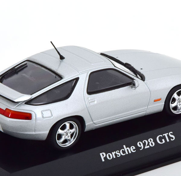 Porsche 928 GTS 1991 Zilver Metallic 1-43 Maxichamps