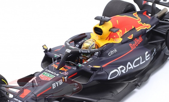 Oracle Red Bull Racing RB18 #1 Winner Mexican GP 2022 Max Verstappen 1-18 Minichamps Limited 258 Pieces