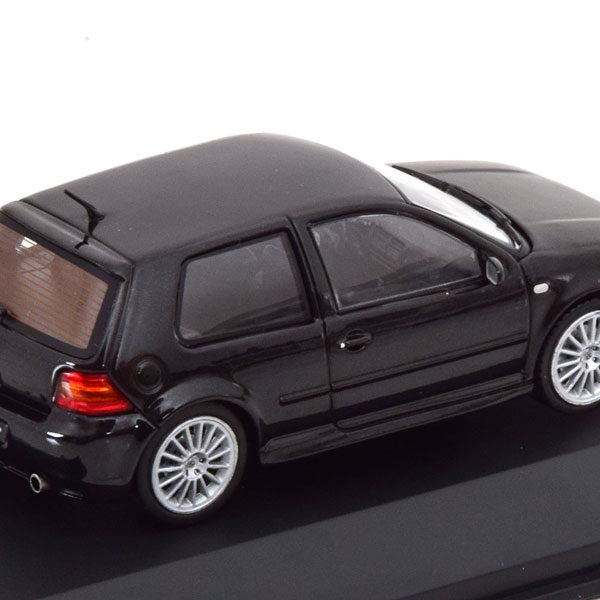 Volkswagen Golf IV (R32) 2003 "4Motion AWD" Zwart 1-43 Solido