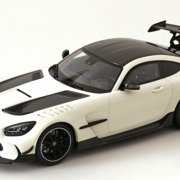 Mercedes-Benz AMG GT Black Series 2020 Wit Metallic / Carbon 1-18 Minichamps Limited 300 Pieces